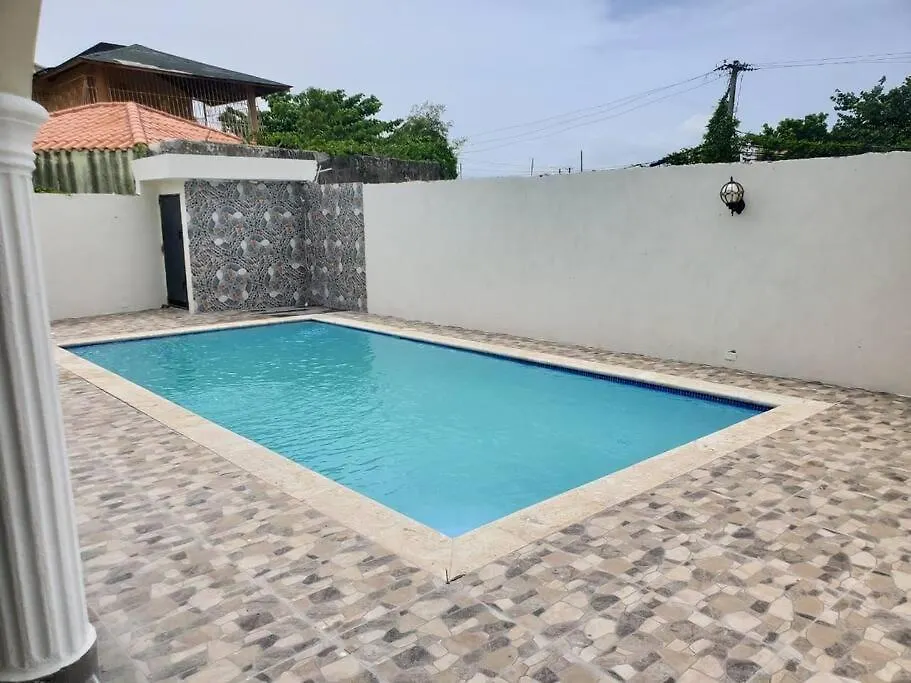 בית נופש La Urena Villa Familiar Con Piscina Cerca Av Ecologica הרפובליקה הדומיניקנית