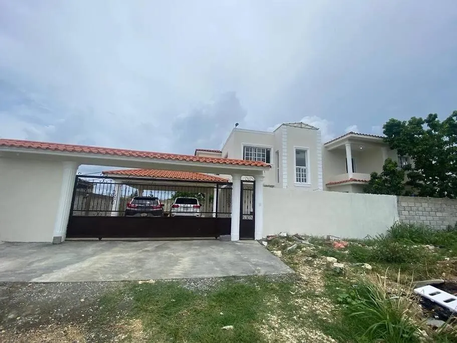 La Urena Villa Familiar Con Piscina Cerca Av Ecologica